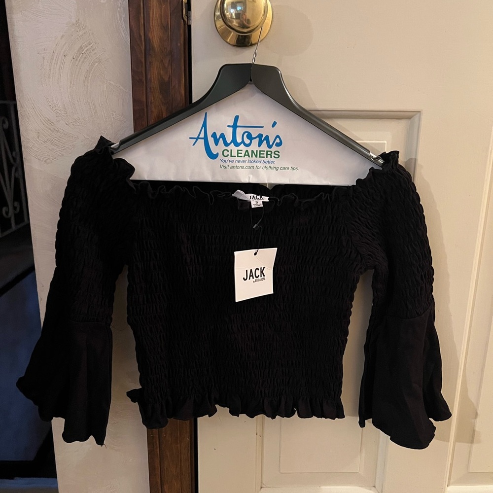 Jack by Dakota Show Off Top


Off shoulder top